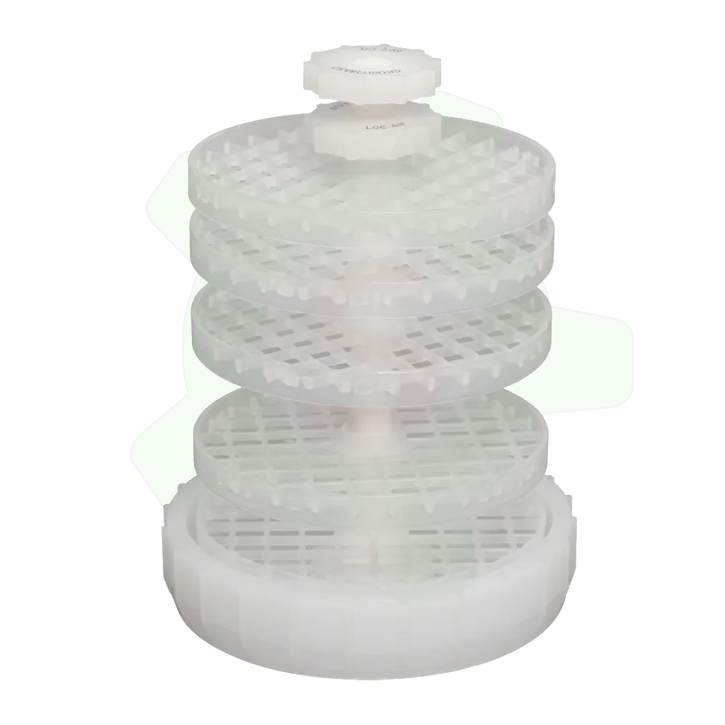 011-006-019 - Dispositif de portoirs à étages pour flacons pour système de nettoyage en PFA 011-006-015. Peut accueillir un nombre variable de flacons et de bouchons répartis sur 5 portoirs. Diamètre 152 mm, hauteur 239 mm - peut se placer dans certains béchers de 4000 ml